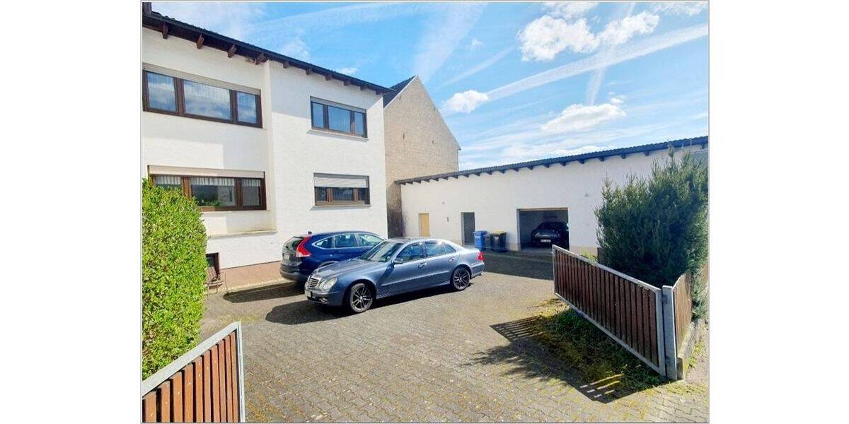 Nur 14 Minuten bis Idstein, Super für die Großfamilie und Autofreunde, viele Garagen+ großer Garten 7 zimmer