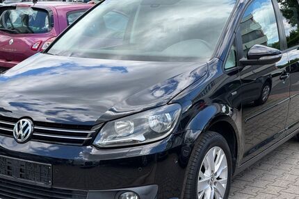 VW Touran 147.400 km 6.900 &euro; Kelkheim 65779