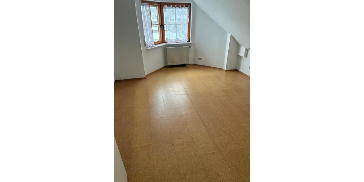 Etagenwohnung Idstein - 3 Zimmer, 100 m&sup2;, 1.100&euro; | Angebot:24701481