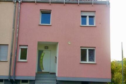 Moderne Doppelhaushälfte in ruhiger Lage in Kelsterbach – mit Gar