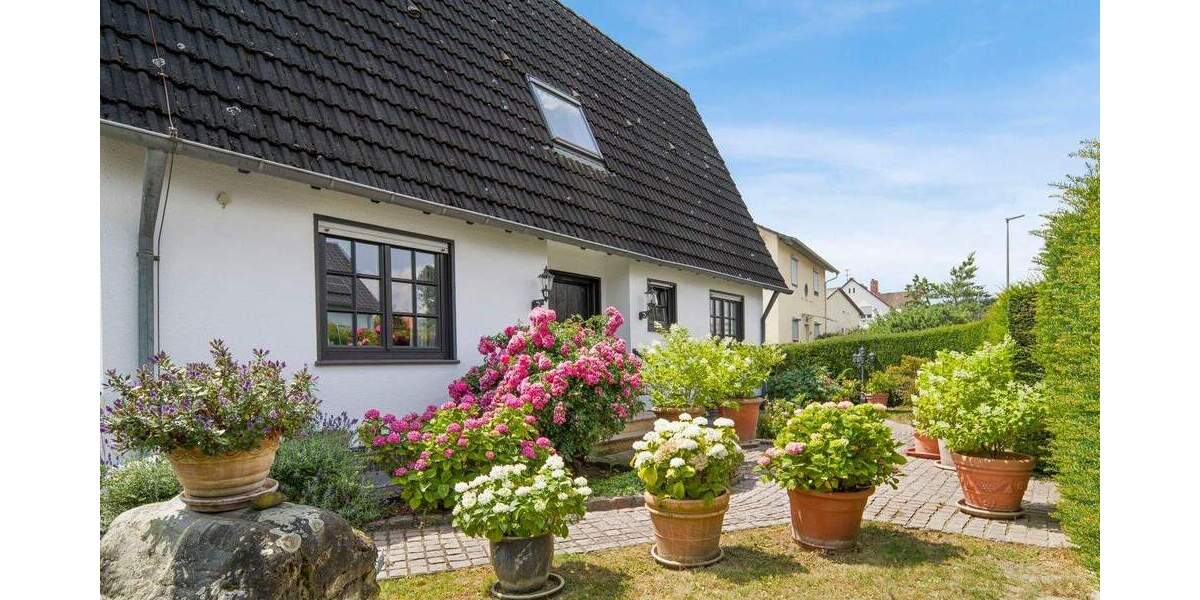Einfamilienhaus Wiesbaden Nordenstadt - 7 Zimmer, 223 m&sup2;, 869.000&euro; | Angebot:25694639