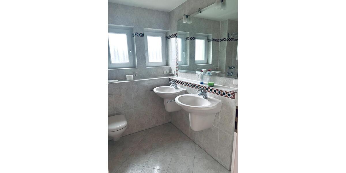 Wunderschöne, helle 4-Zimmer-Wohnung mit Ausblick ins Grüne 4 zimmer