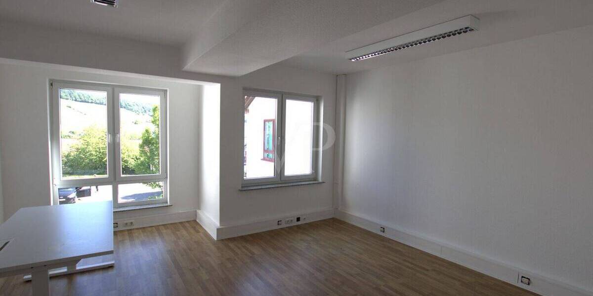 Gewerbeobjekt Eltville am Rhein Martinsthal - 6 Zimmer, 178 m&sup2;, 2.130&euro; | Angebot:26768178