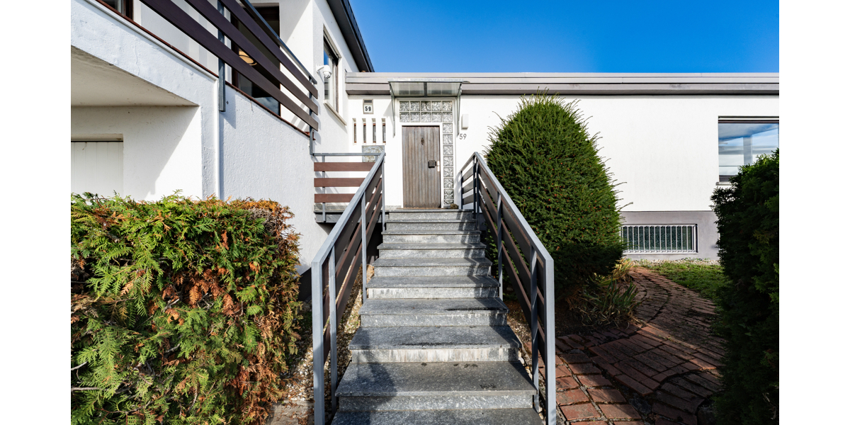 Attraktive Lage, großes Grundstück und moderne Architektur 5 zimmer