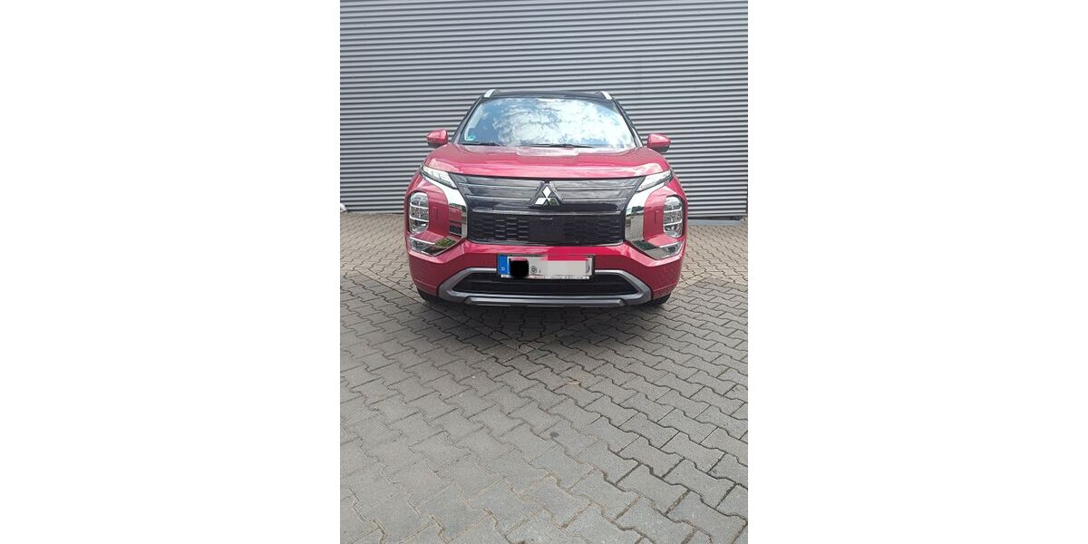 Mitsubishi Outlander 1.900 km 56.590 € Oberursel 61440