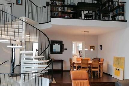 Besondere Immobilie mit zeitloser Architektur in ruhiger Lage 4 zimmer