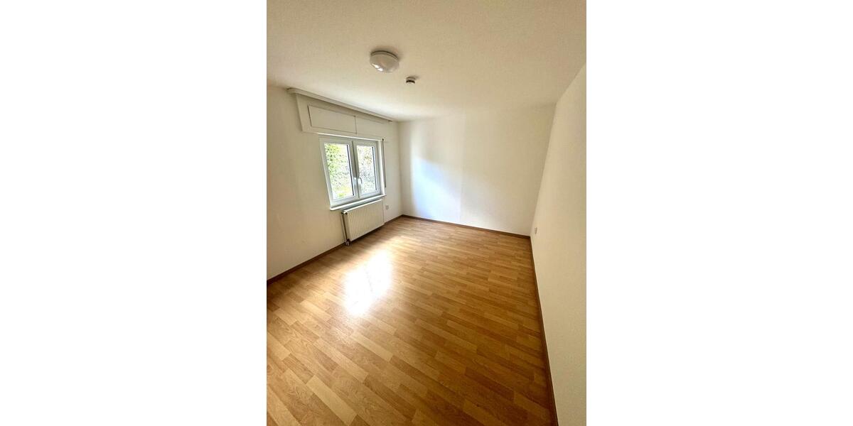 Etagenwohnung Wiesbaden Schierstein - 3 Zimmer, 136 m&sup2;, 1.350&euro; | Angebot:26144921