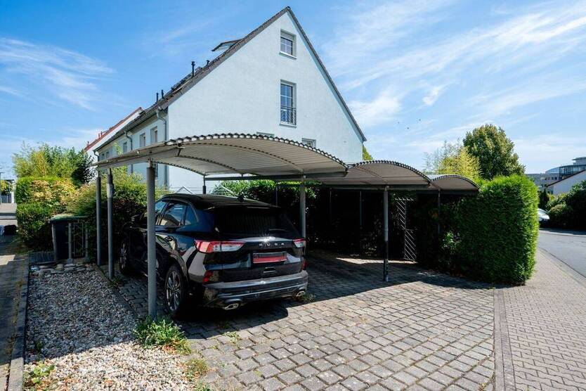 Raum für Liebe Lachen Leben: Ihr Familien-Reihenendhaus in ruhiger Lage am Riedberg (Erbbaurecht)