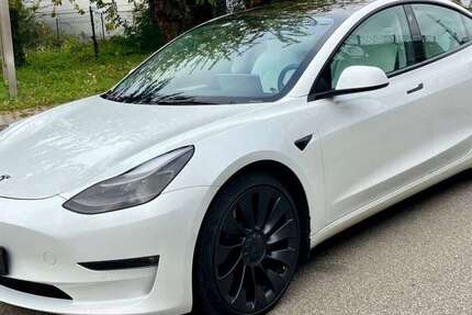 Tesla Model 3 84.000 km 29.790 € Flörsheim am Main 65439
