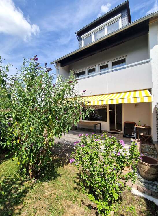 Haus zum Mieten in Steinbach 2.600 € 170 m²