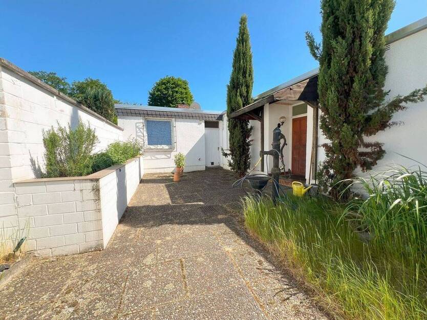 Bungalow auf sehr großzügigem Grundstück - Film ansehen!