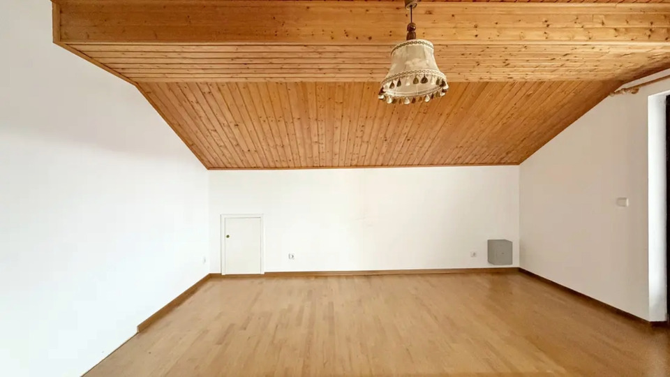 Dachgeschoßwohnung Schmitten im Taunus - 3 Zimmer, 77 m&sup2;, 140.000&euro; | Angebot:25894303