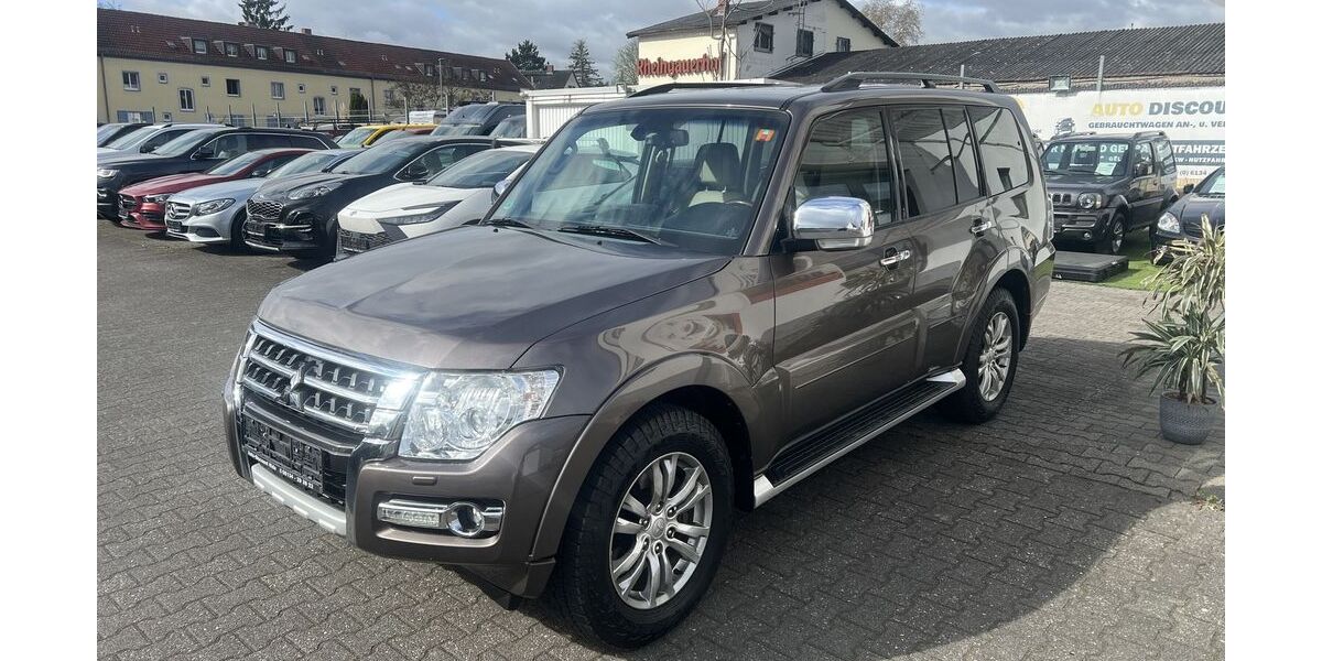 Mitsubishi Pajero 144.000 km 28.999 &euro; Mainz-Kostheim 55246