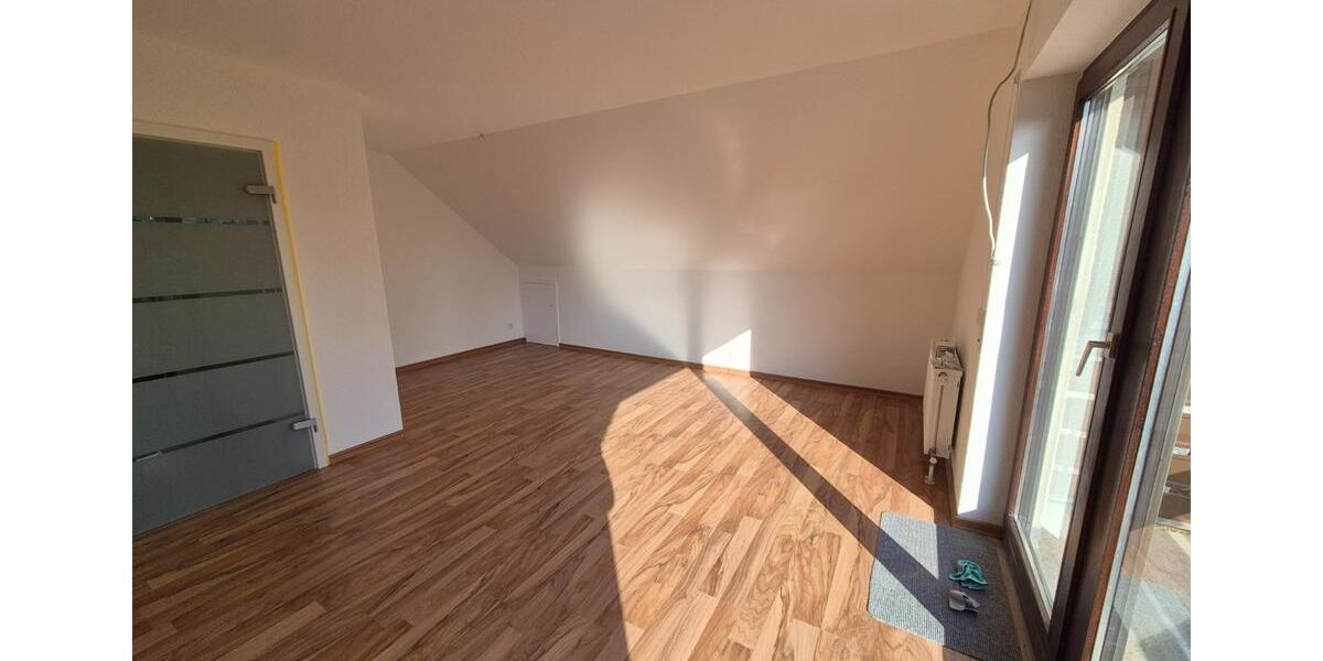 Dachgeschoßwohnung Wiesbaden Mainz-Kostheim - 3 Zimmer, 87 m&sup2;, 1.269&euro; | Angebot:25431440