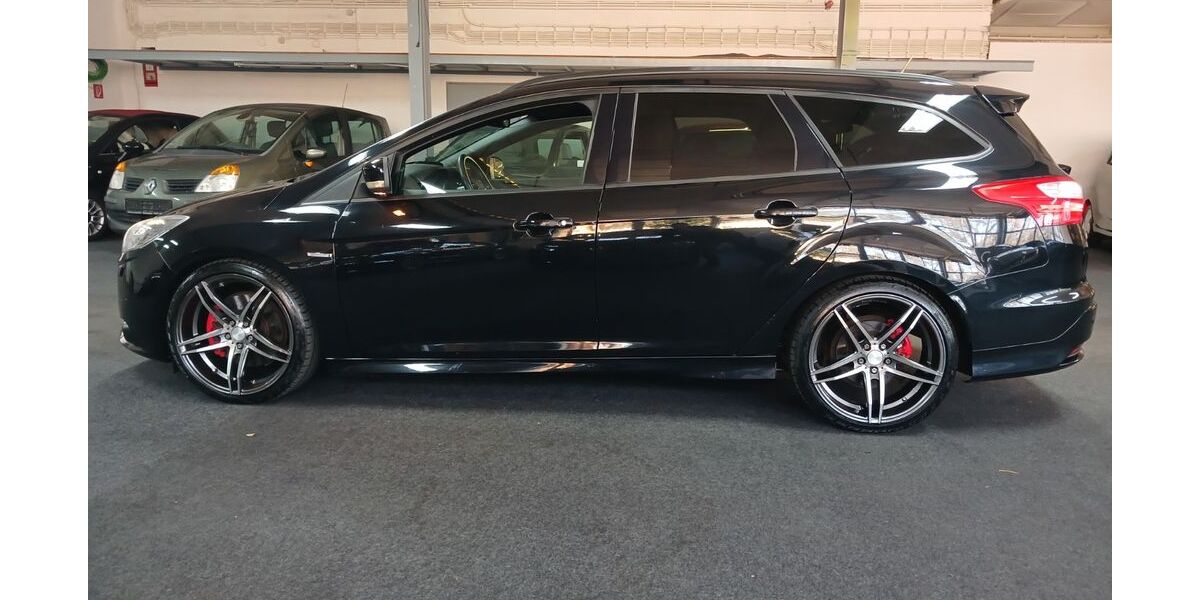 Ford Focus 122.800 km 9.900 &euro; Rüsselsheim 65428