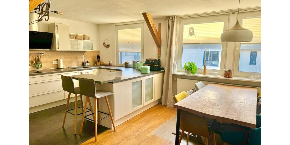 Helle, charmante 5-Zimmer Wohnung mit Kamin &Garage in Rheinnähe 5 zimmer