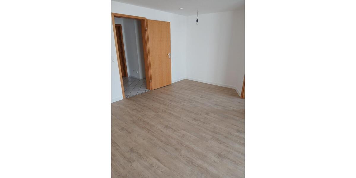 Dachgeschoßwohnung Niedernhausen - 3 Zimmer, 80 m&sup2;, 1.100&euro; | Angebot:25407890