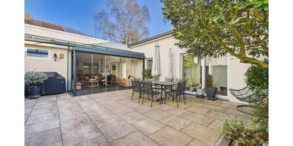 Modernes Familiendomizil mit großem Garten in gefragter Lage, nahe dem Stadtwald ! 8 zimmer