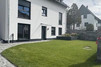 Wohnung Wiesbaden Mainz-Amöneburg - 4 Zimmer, 95 m&sup2;, 1.900&euro; | Angebot:26195939