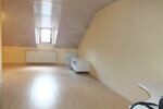 1 Zimmer Dachgeschosswohnung mit ca. 37m² Wohnfläche mit Küche und Bad. - Dachgeschoßwohnung Nauheim | Angebot:27463661
