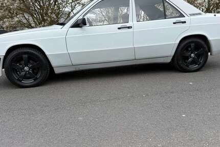 Mercedes-Benz 190 76.000 km 9.850 &euro; Hochheim am Main 65239