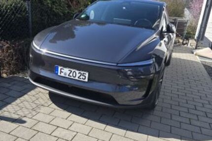 Tesla Model Y 12.000 km 52.500 € Frankfurt 60437