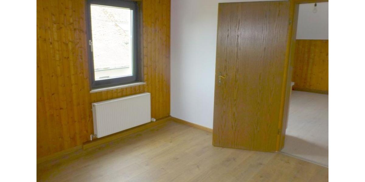 Dachgeschoßwohnung Niedernhausen - 3 Zimmer, 90 m&sup2;, 870&euro; | Angebot:26181056