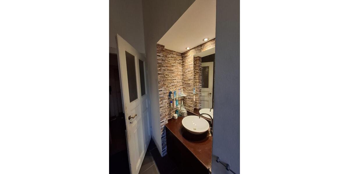 Historische Altbauwohnung mit Balkon und Parkplatzoption 5 zimmer