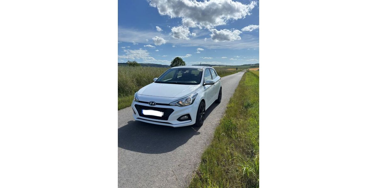Hyundai i20 82.000 km 9.400 &euro; Katzenelnbogen 56368
