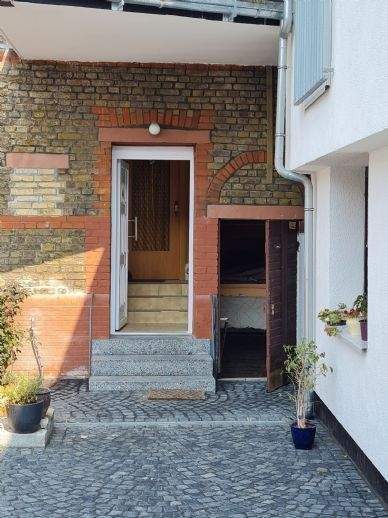 Etagenwohnung Wiesbaden Mainz-Kostheim - 4 Zimmer, 146 m&sup2;, 2.100&euro; | Angebot:26435757
