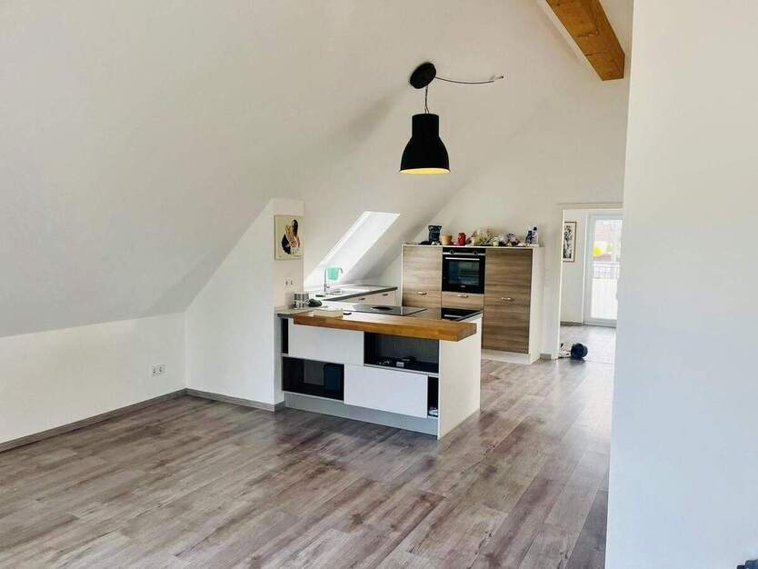 Geräumige Familienwohnung mit Balkon in Frankfurt am Main 7 zimmer