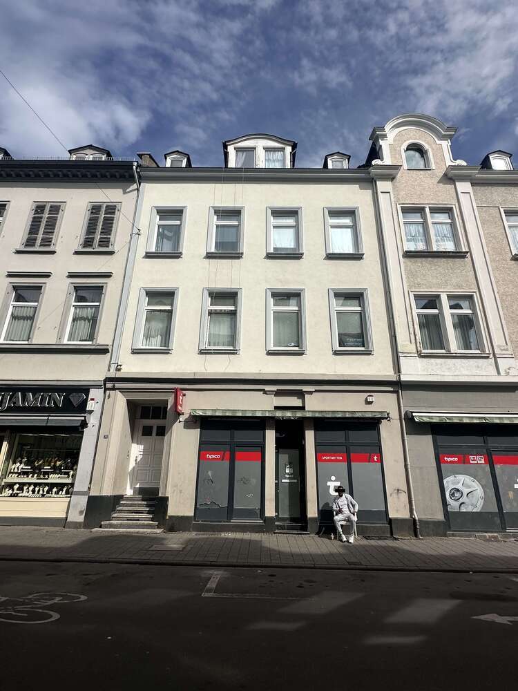 Haus zum Kaufen in Wiesbaden 790.000 € 278 m²