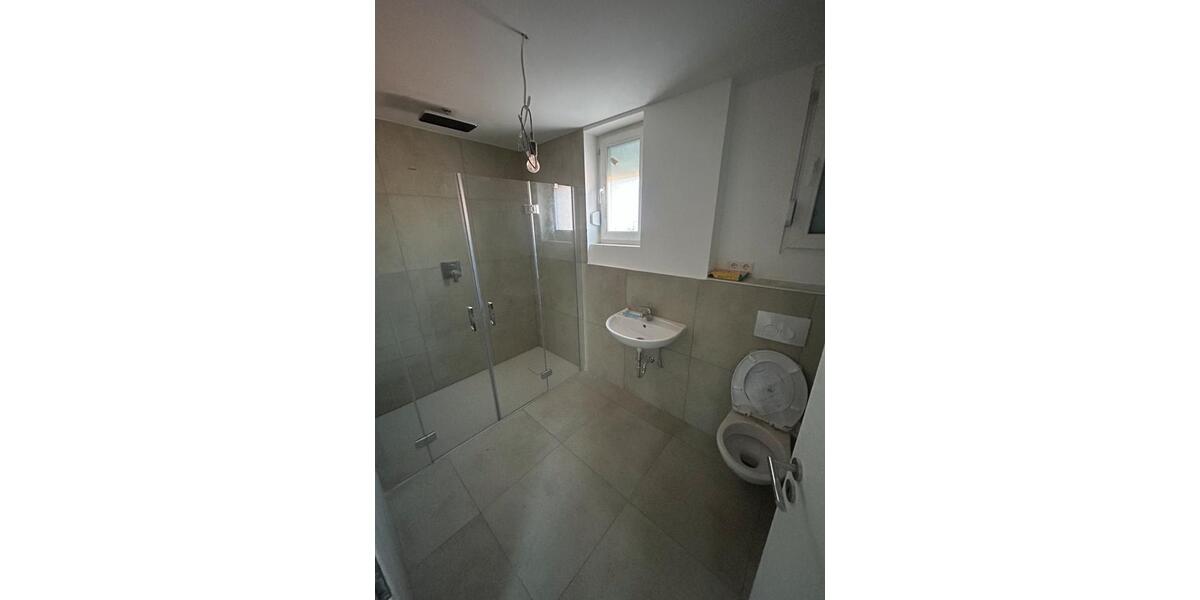 Kernsaniertes Haus mit 140 m² und 2 Stellplätzen zu vermieten 6 zimmer