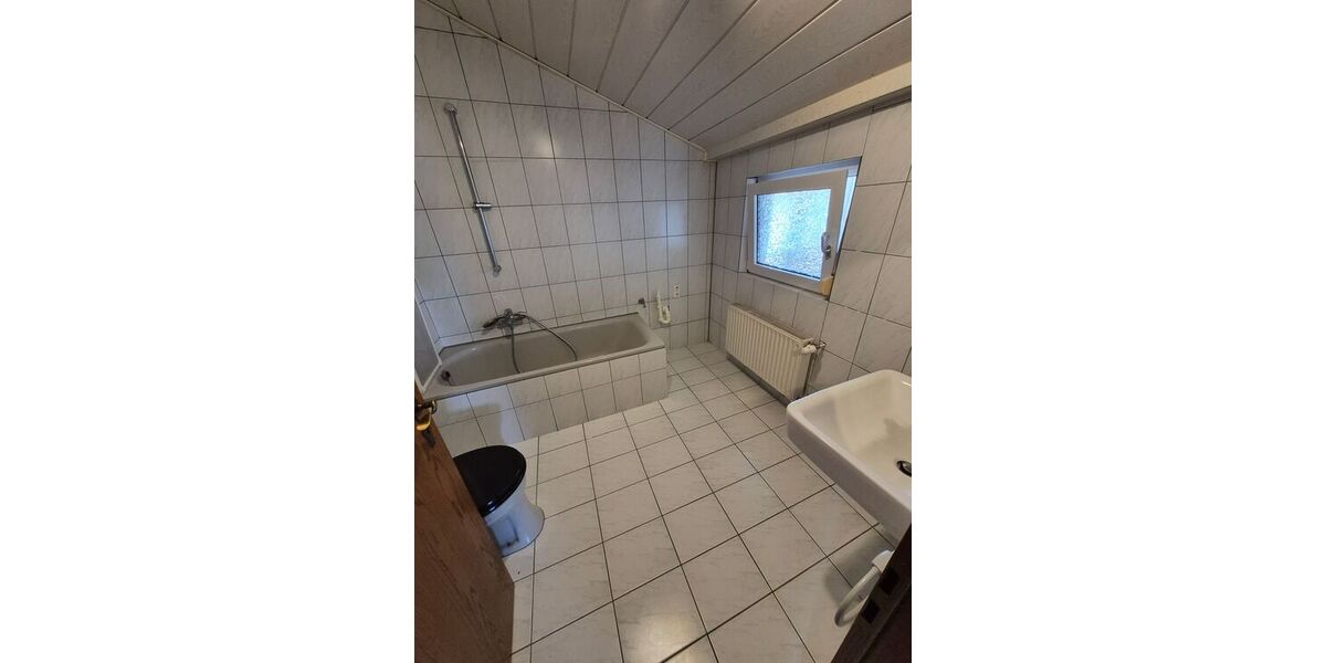 Bezugsfreie 2-Zimmer-DG-Wohnung (71 m²) mit Winterbalkon & Stellplatz in Walldorf - Appartement Mörfelden-Walldorf Walldorf | Angebot:26836061