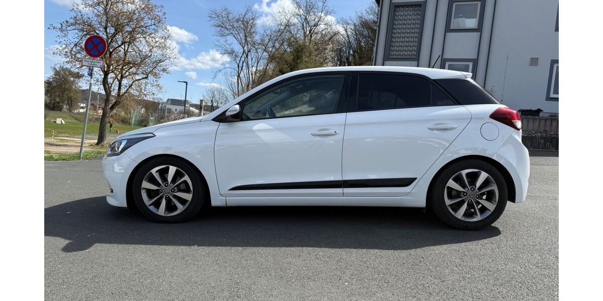 Hyundai i20 103.000 km 9.600 &euro; Niederselters 65618