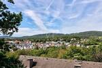 Wohnglück mit Terrasse im Grünen und herrlichem Blick