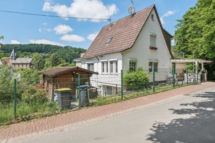 Vielseitiges Zweifamilienhaus mit Ausblick und Garten 8 zimmer