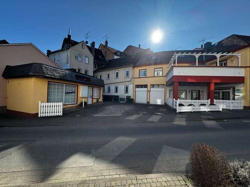 Haus zum Kaufen in Bad Schwalbach 420.000 € 256.01 m²