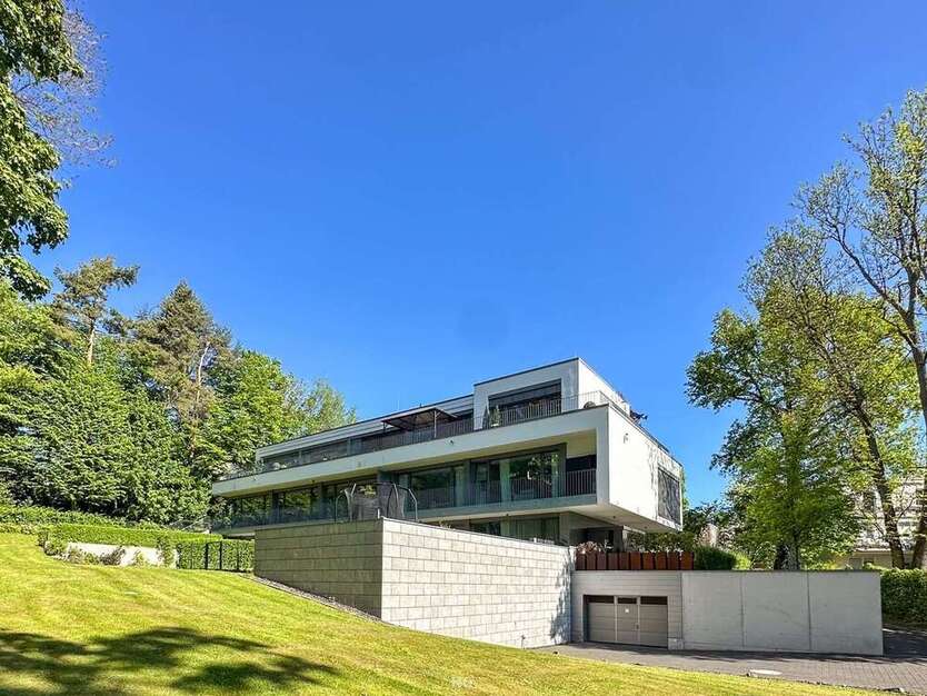 Haus zum Mieten in Kronberg im Taunus 3.800 € 226 m²