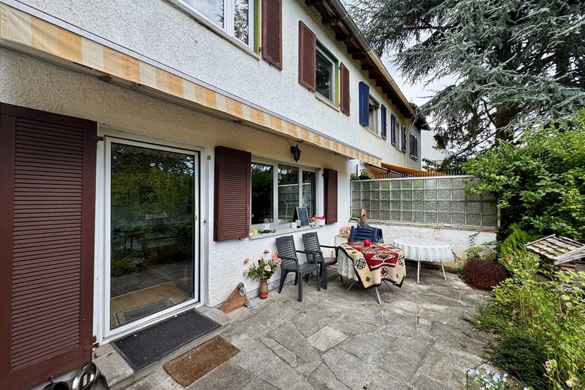 Oberursel: Reihenmittelhaus mit WEG-Teilung in ruhiger, zentraler Lage! 4 zimmer