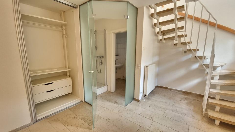 Etagenwohnung Wiesbaden Bierstadt - 2 Zimmer, 80 m&sup2;, 975&euro; | Angebot:25406595