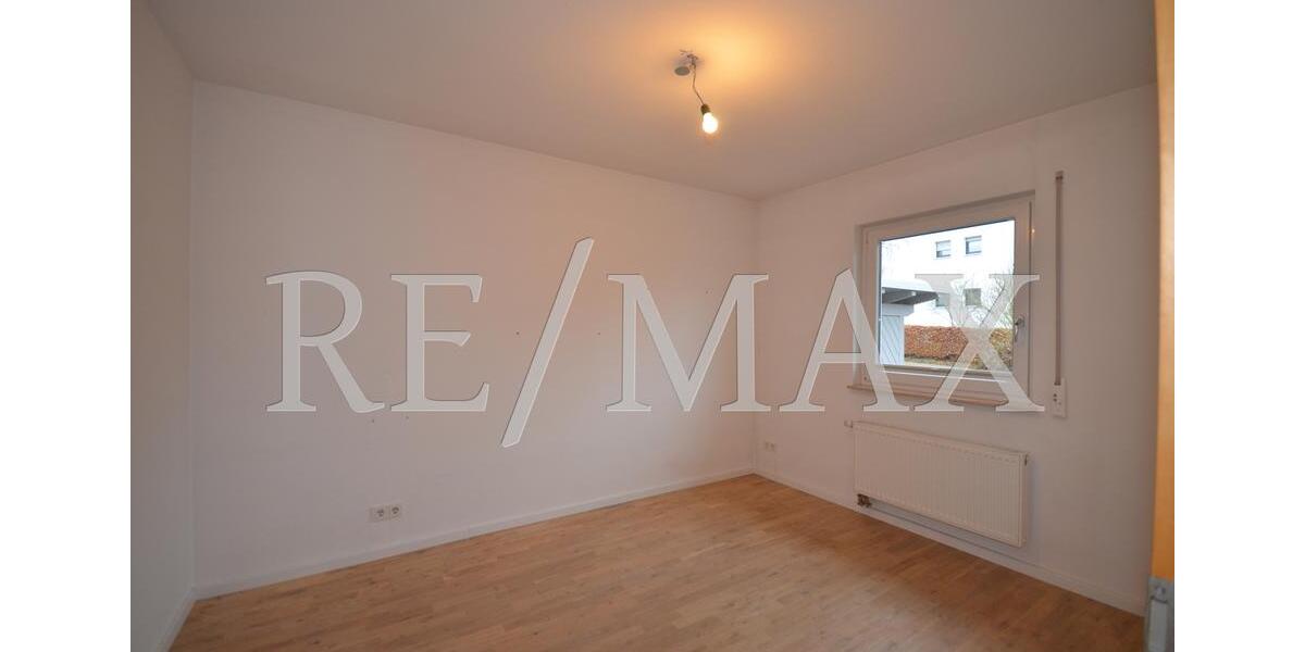 Geräumiges Einfamilienhaus mit Einbauküche und Garten in Wörsdorf- Haustiere willkommen 8 zimmer