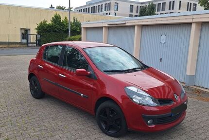 Renault Clio 150.000 km 2.600 &euro; Wiesbaden 65197