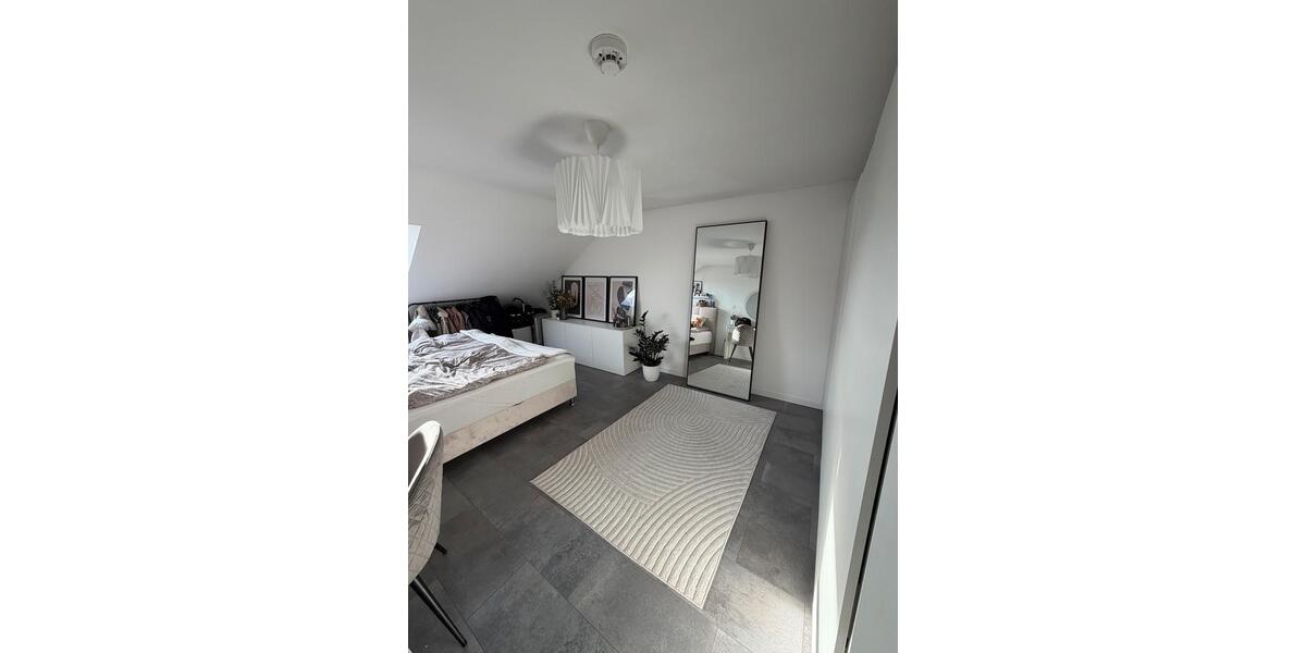 Helle 3-Zimmer-Dachgeschosswohnung in 65830 Kriftel zimmer