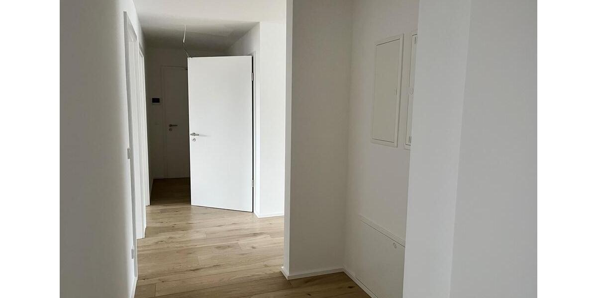 Dachgeschoßwohnung Wiesbaden Mainz-Kastel - 4 Zimmer, 131 m&sup2;, 2.300&euro; | Angebot:24980383