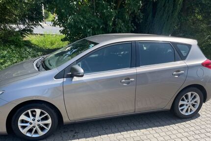 Toyota Auris 87.252 km 7.999 &euro; Mainz 55122