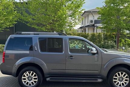 Nissan Pathfinder 199.000 km 13.900 &euro; Mainz-Kostheim 55246