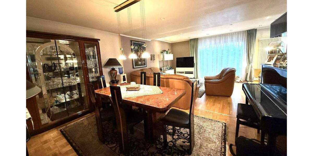 Freistehendes, vielseitig nutzbares Zweifamilienhaus mit großem Garten 9 zimmer