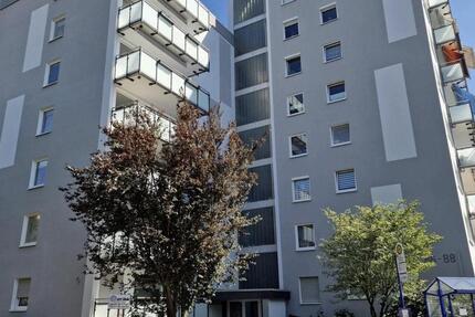 Erstbezug nach Sanierung: 3-Zi.-Wohnung mit Balkon in Steinbach 3 zimmer