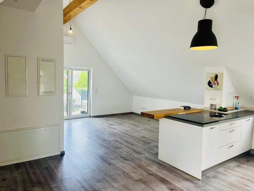 Geräumige Familienwohnung mit Balkon in Frankfurt am Main 7 zimmer